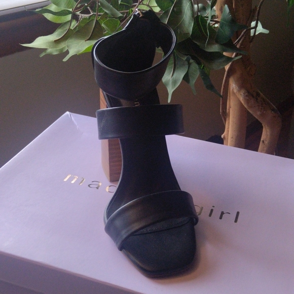 Shoes - Picture 3 of 4